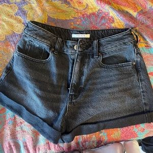 Size 26 black pacsun denim mom shorts